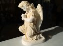Anioł - alabaster grecki