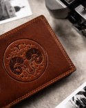 Duży, skórzany portfel męski z tłoczeniem przedstawiającym znak zodiaku — Peterson