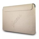 Guess Sleeve GUCS13PUSASLG 13" złoty /gold Saffiano Script